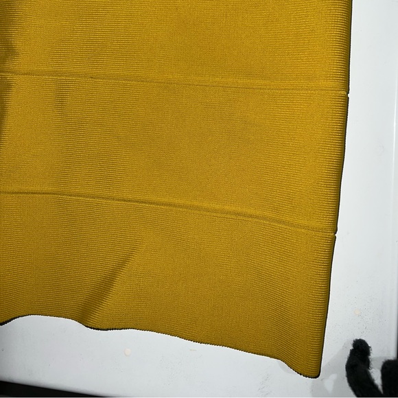 bcbgmaxazria pencil skirt - Picture 7 of 10